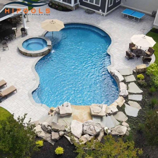Natural green Pool: Plants Filter Water, Chemicals Stay Out!
