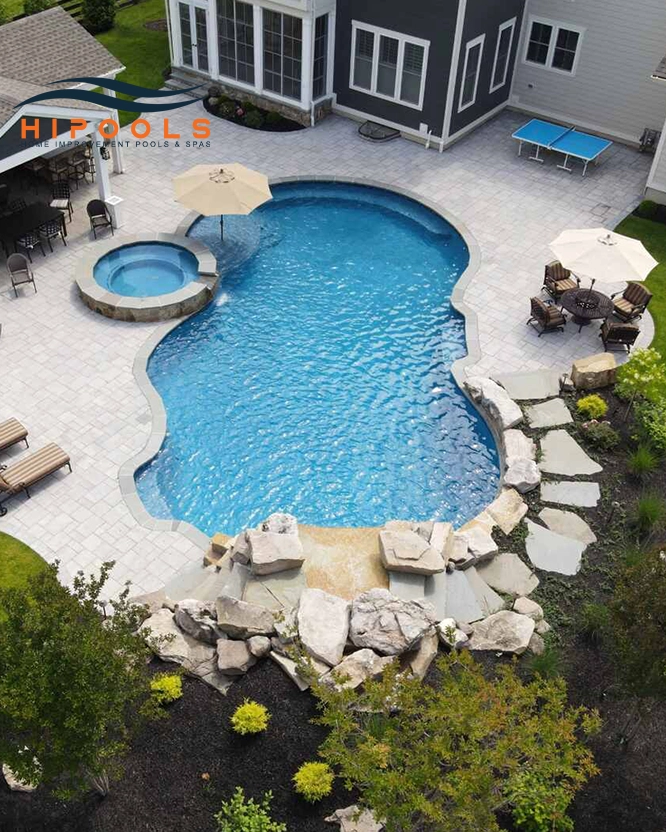 Natural green Pool: Plants Filter Water, Chemicals Stay Out!